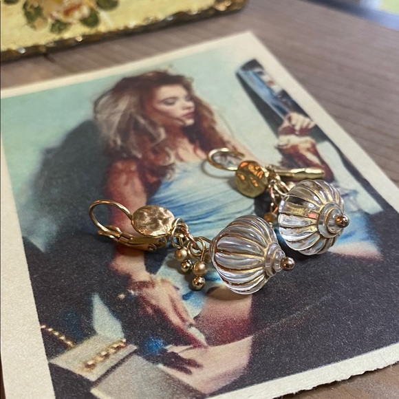 Vintage Gold Chandelier Earrings EUC - Picture 2 of 4